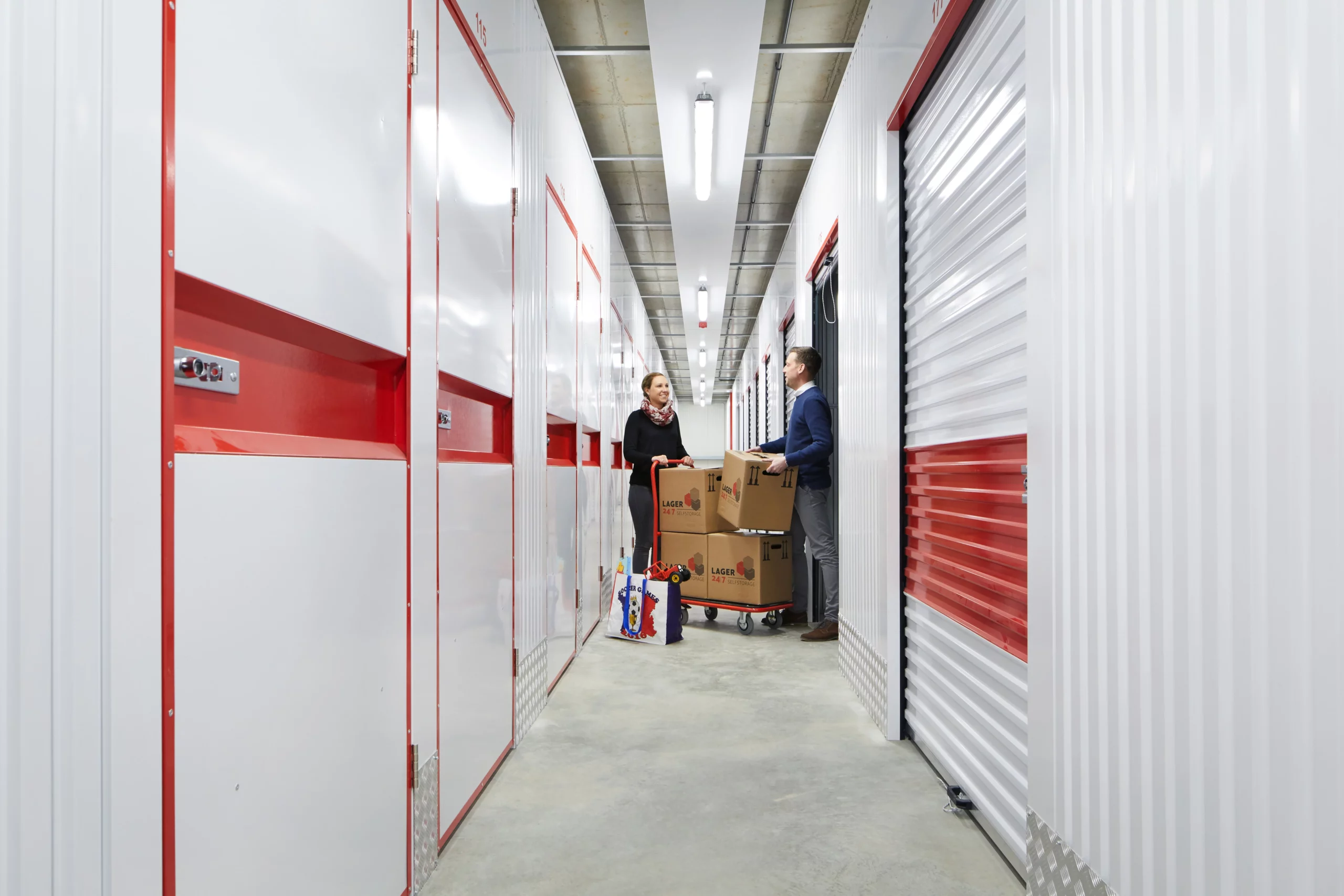 Beispielansicht: Gang mit Lagerboxen bei Lager 24/7 (Paderborn - Pamplonastraße)